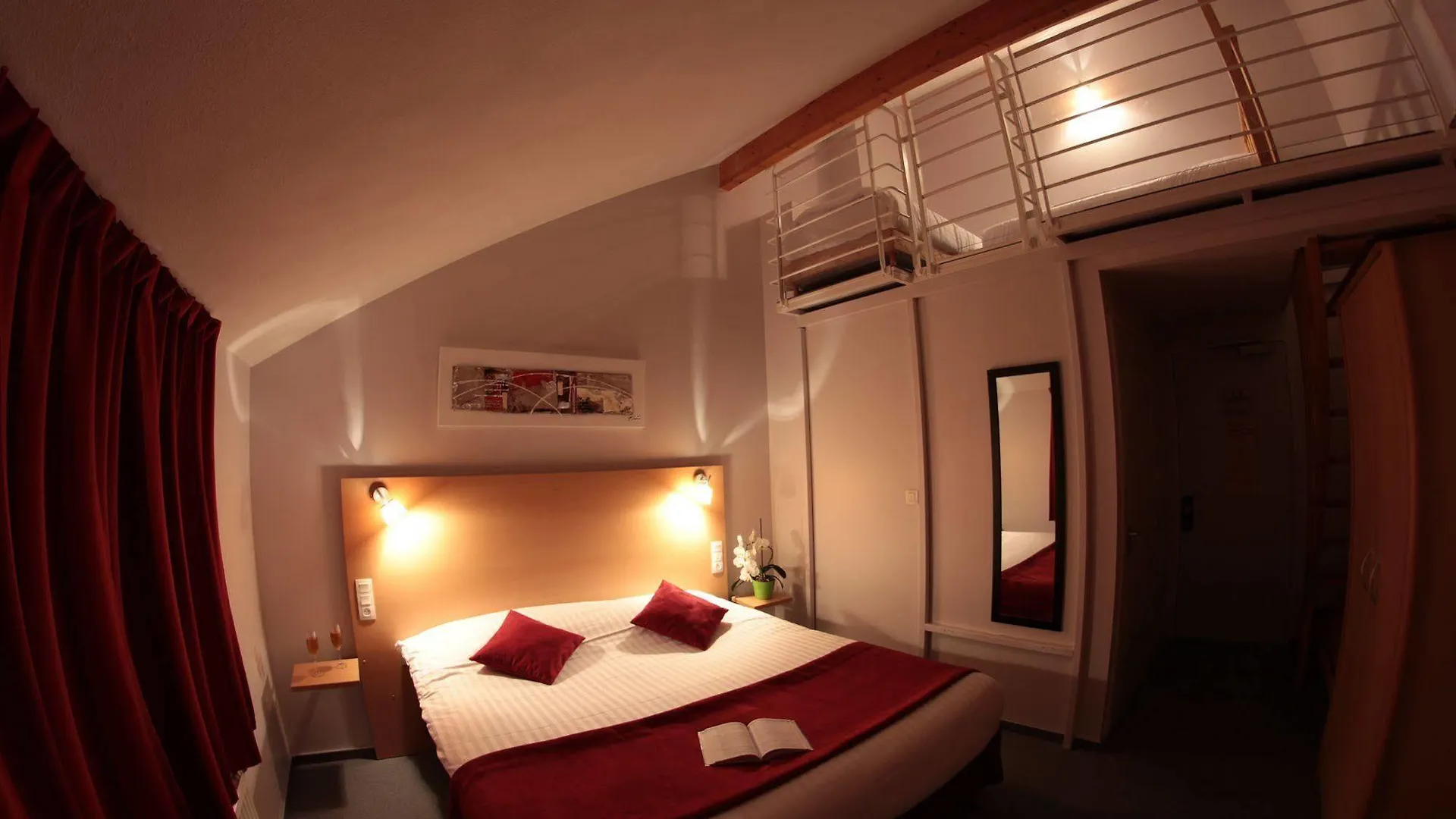 Carre Py' Hotel Bagneres-de-Bigorre 3*,