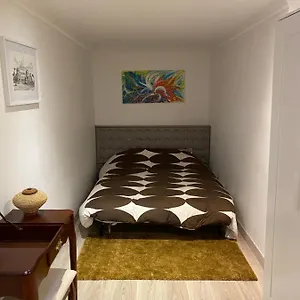 Cosy, Charming With Courtyard , Paris France